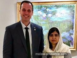 Raih Gelar sarjana Di Inggris Malala Yousafzai Korban Taliban